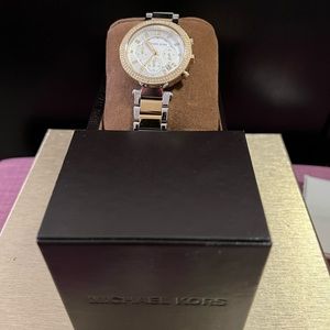 MK Two Tone Sliver/Gold SS Adjust.Great condition,like new.original box included